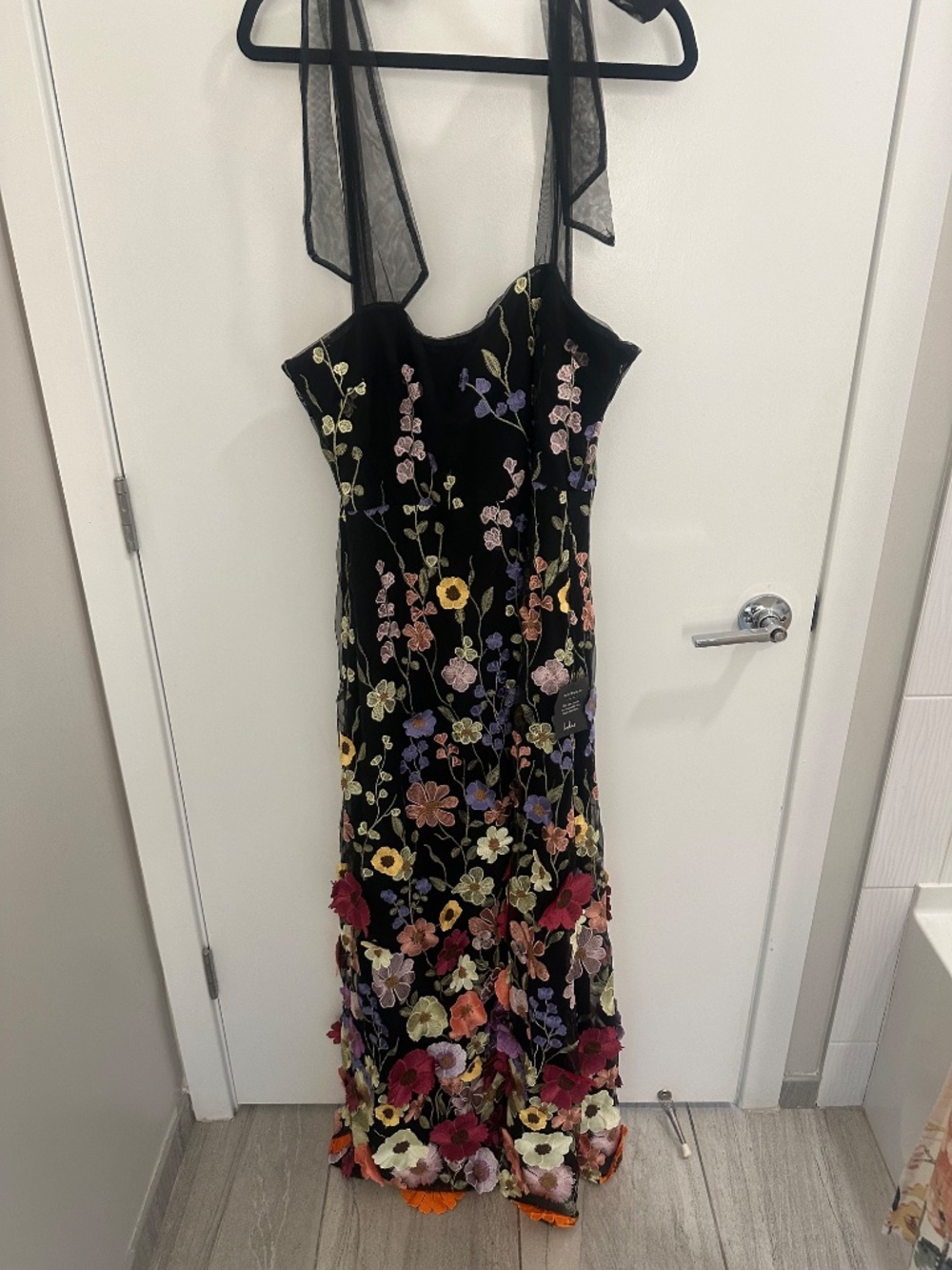 Lulu's 3D floral appliqué tie-strap dress - Picture 3 of 5